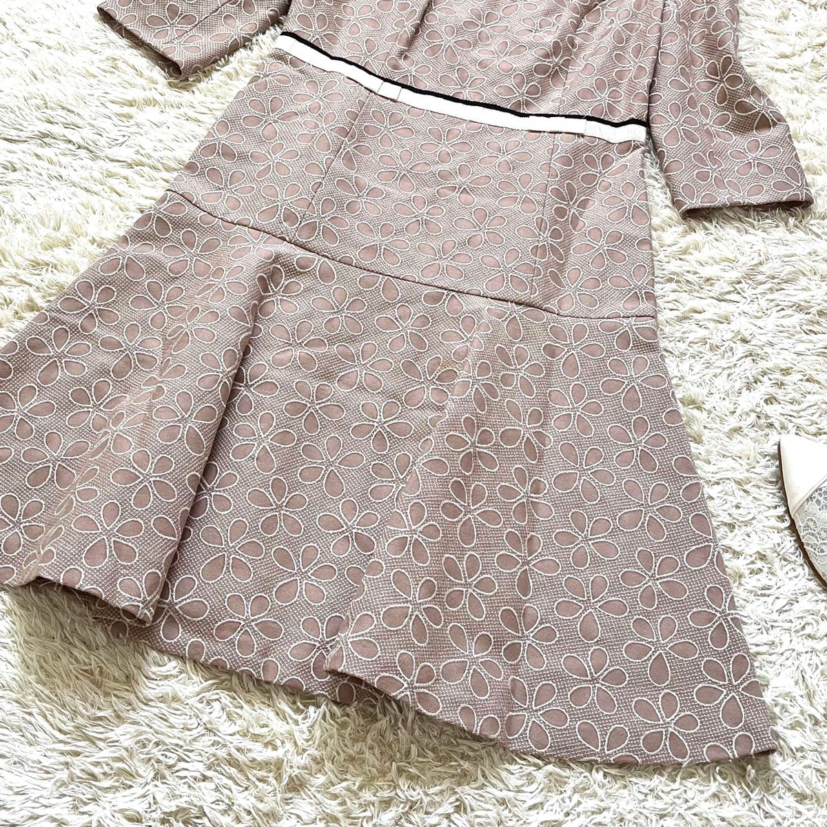 極美品】トッカ 花柄刺繍ワンピース 7分袖 Aライン ウエストリボン