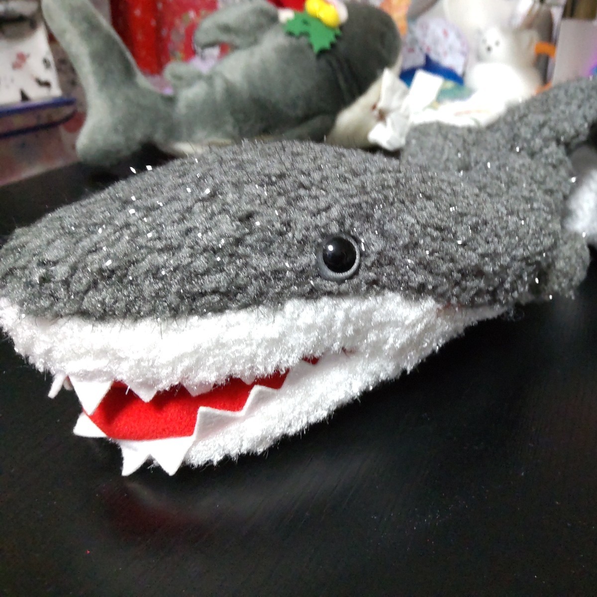 2310 USJ ジョーズ JAWS クリスマスサンタぬいぐるみ+マフラー 2310 USJ ジョーズ JAWS クリスマスサンタぬいぐるみ+マフラー