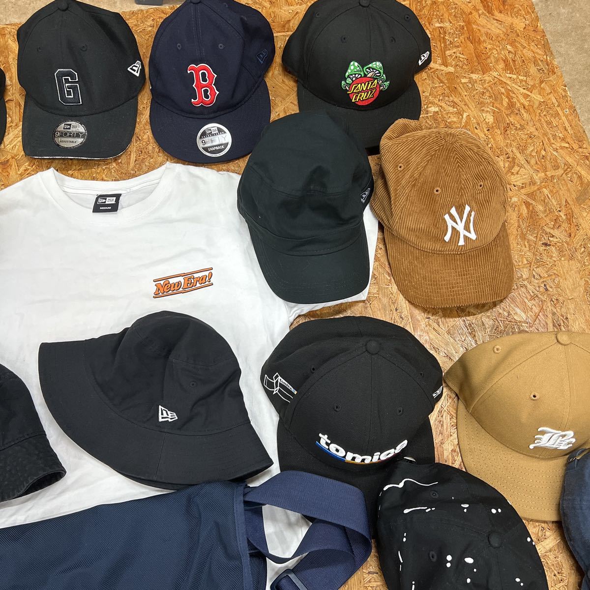 ジャンク品！　New era ニューエラ アイテム27点セットまとめ売り　NEW ERA 帽子キャップ ハット　バッグ　Tシャツ　コラボ_画像3