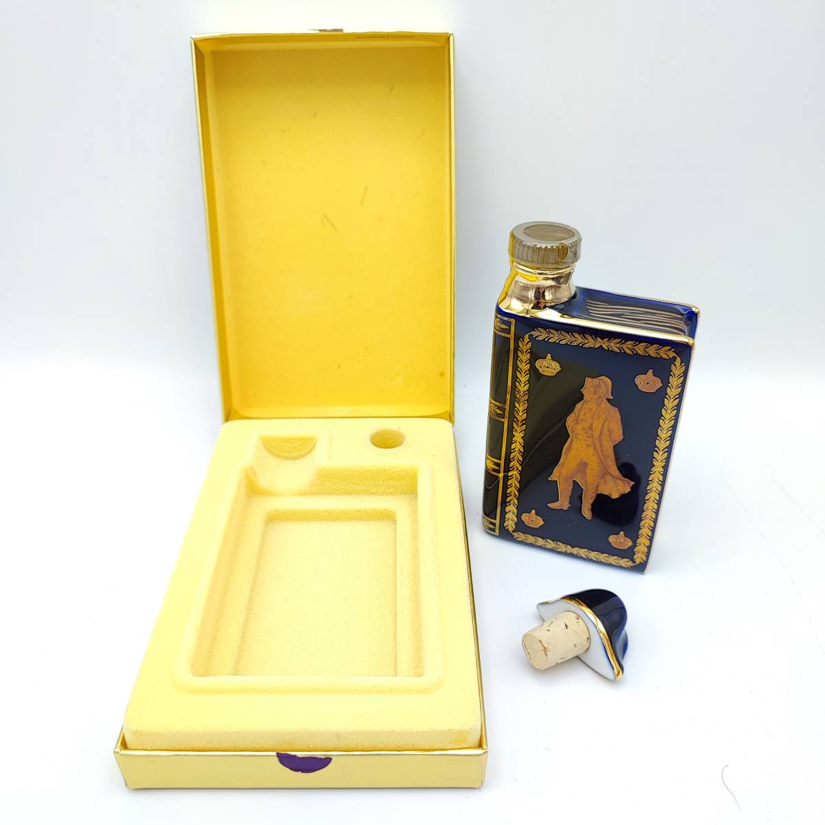 CAMUS NAPOLEON BOOK COGNAC 22K GOLD 約40度 約50ml【カミュ CAMUS NAPOLEON BOOK COGNAC 22K GOLD 約40度 約50ml【カミュ