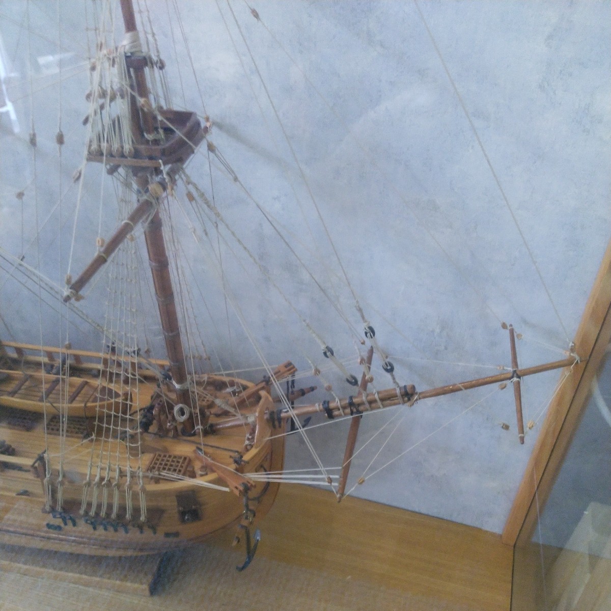 ★完成品★ 木製帆船模型 エンデバー ENDEAVOUR 94×39×88.2㎝ ケース付 イギリス小型帆船 模型_画像5