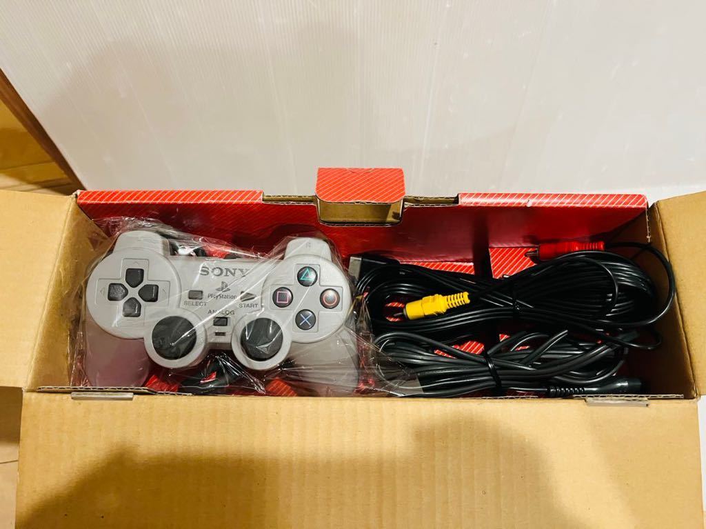 動作確認のみ ほぼ新品未使用 極上美品 PS SCPH-7000 動作確認のみ ほぼ新品未使用 極上美品 PS SCPH-7000