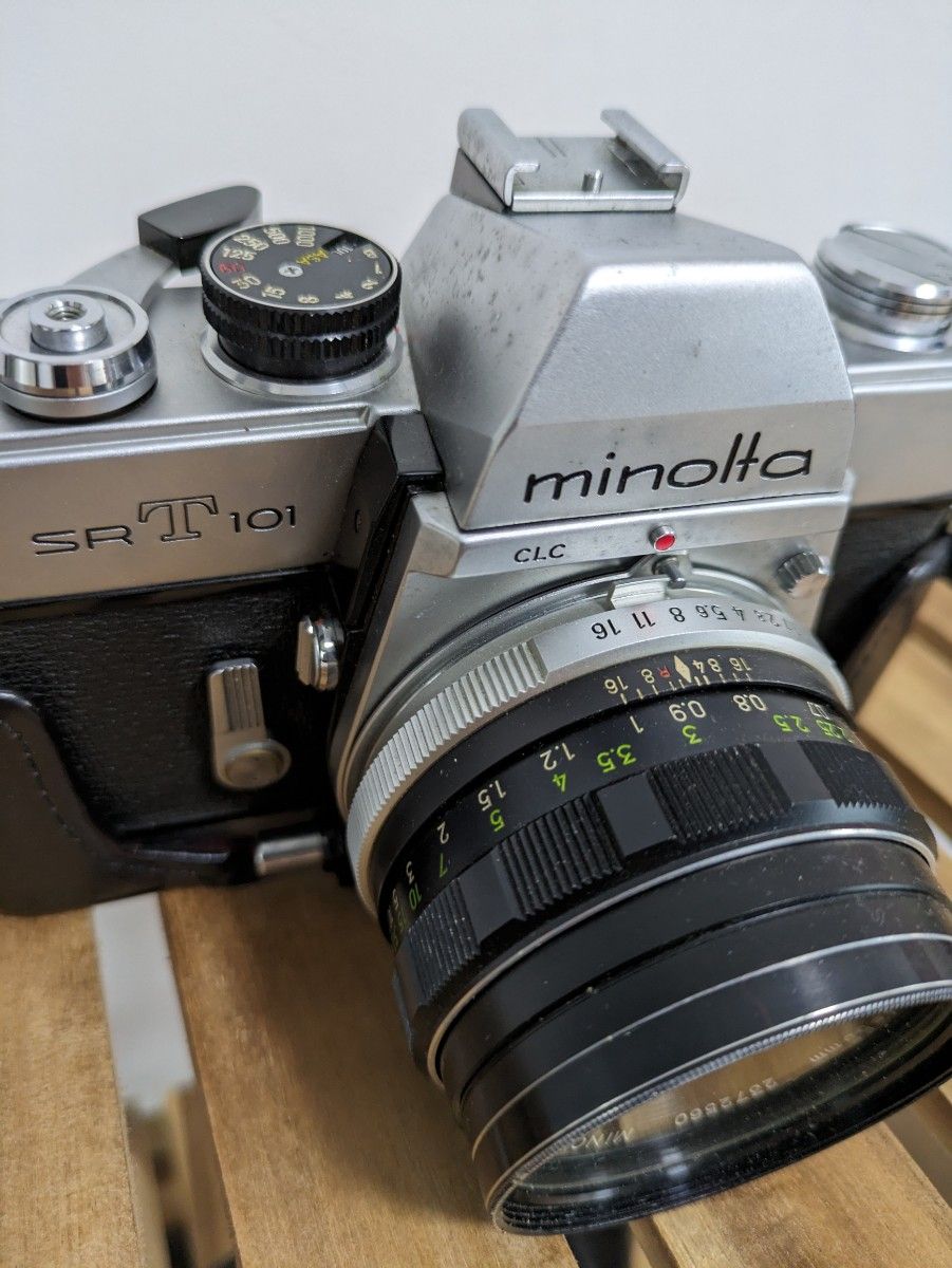 ミノルタ MINOLTA SRT101 フィルム マニュアルフォーカス　　ケース付きレンズキャップなし