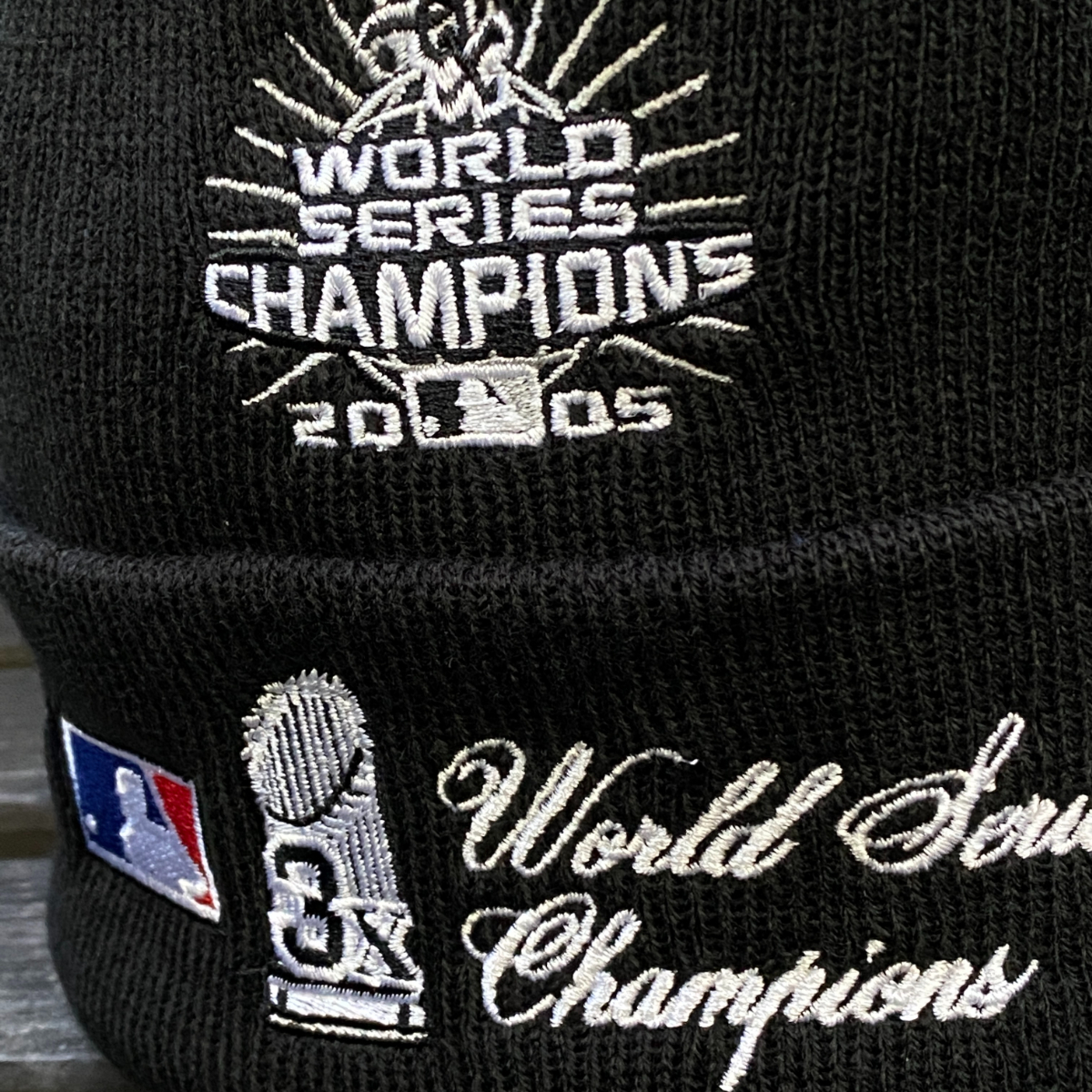 ラスト1 USA正規品 NEWERA ニューエラ MLB 限定ニット帽 シカゴ ホワイトソックス Whitesox ワールドシリーズ チャンピオンズ  World Series