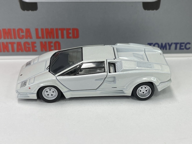 トミカリミテッドヴィンテージ NEO LAMBORGHINI COUNTACH 25th ANNIVERSARY(白)_画像7