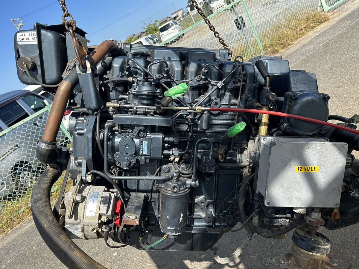 船内機 MADE IN FRANCE 494HID 110馬力 実動品外し 綺麗状態 4気筒