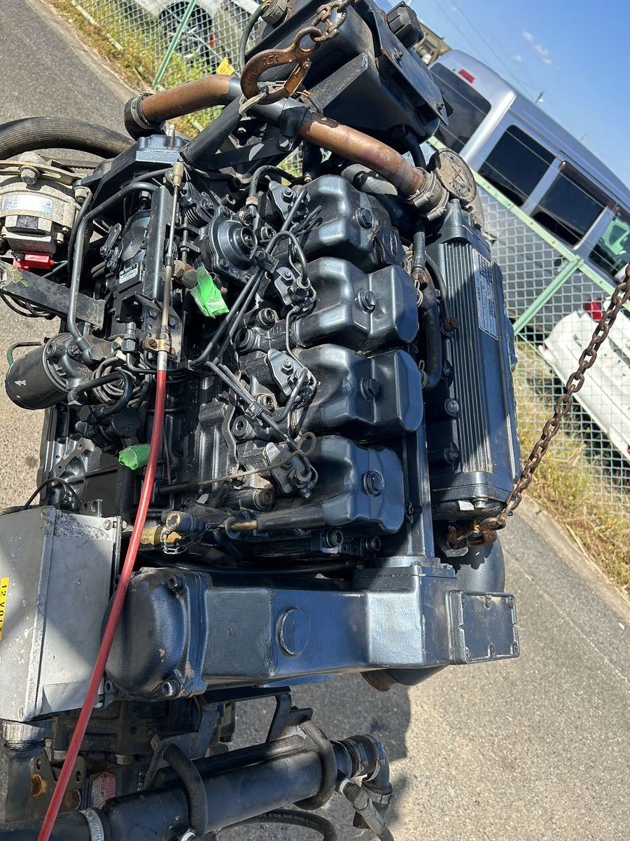 船内機 MADE IN FRANCE 494HID 110馬力 実動品外し 綺麗状態 4気筒