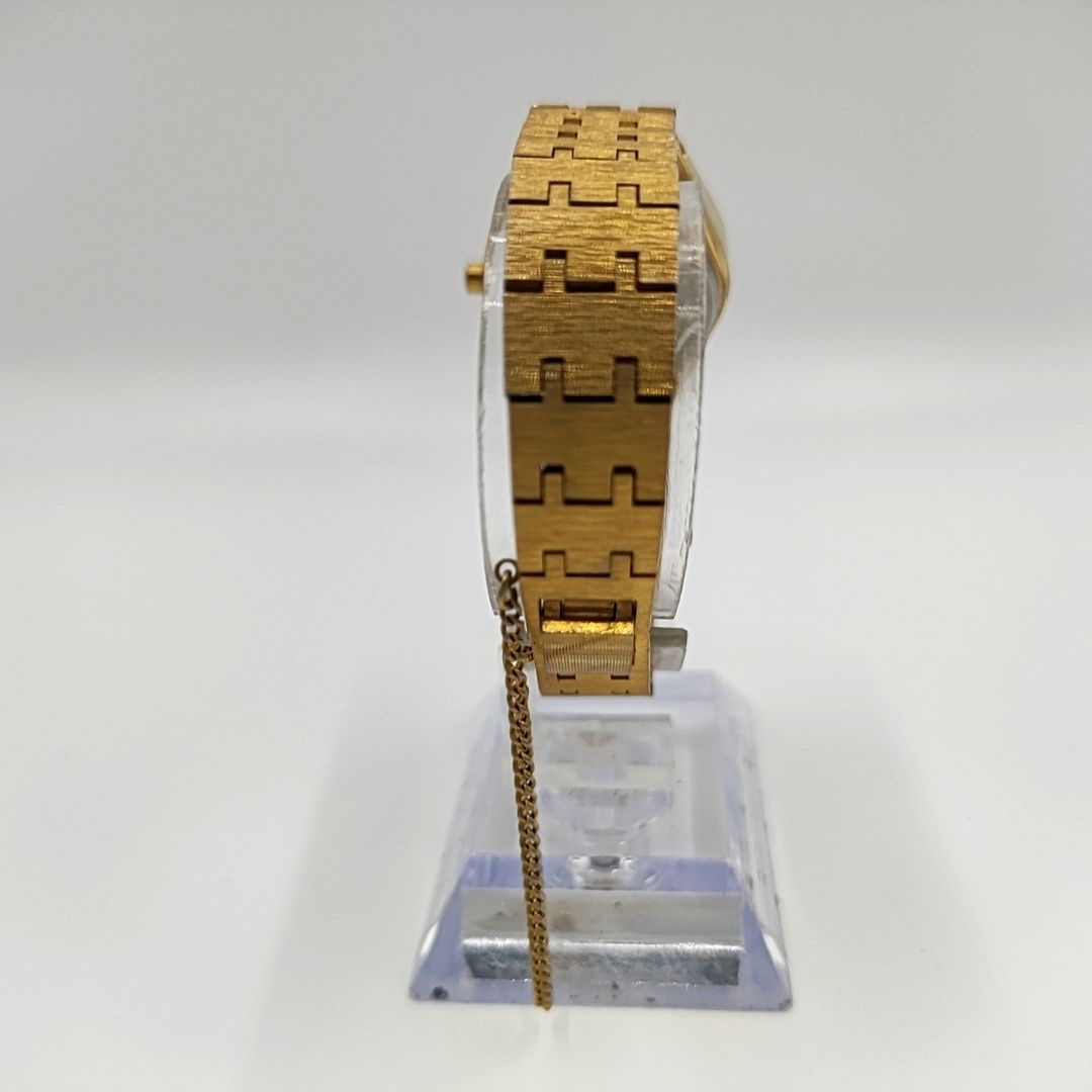 【電池切れ】B&E　クォーツ腕時計　デジタル　ゴールド　ケース幅：2.5　腕回り：15_画像4
