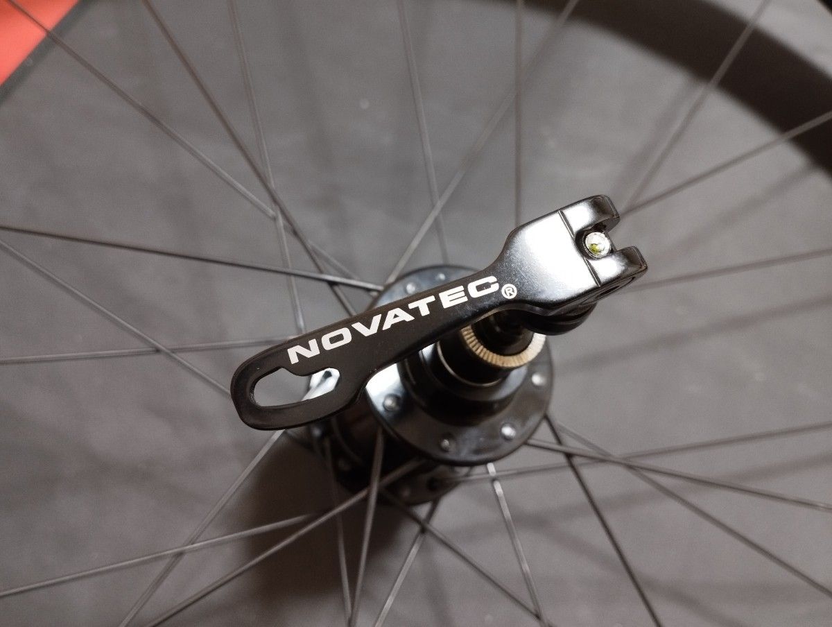 NOVATEC R3 38mm ノバテック カーボンホイール前後 タイヤ NOVATEC R3 38mm ノバテック カーボンホイール前後 タイヤ