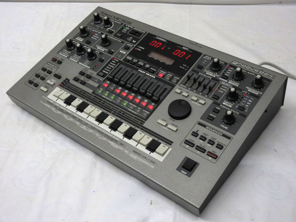 10K084 Roland ローランド groovebox [MC-505] グルーヴボックス 通電