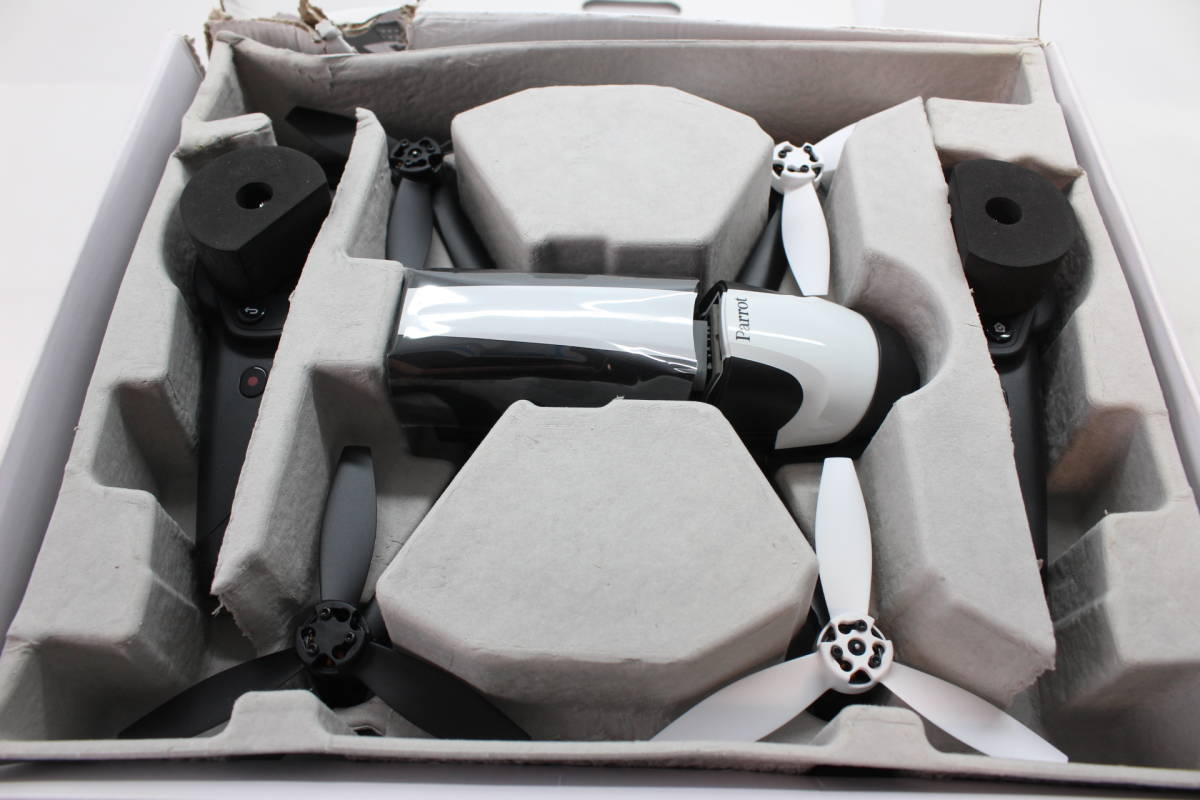 15000円～★R1★ジャンク品★ Parrot PF726143 Parrot Bebop 2 カメラ付クワッドコプター スカイコントローラーブラックセット ホワイト_画像6