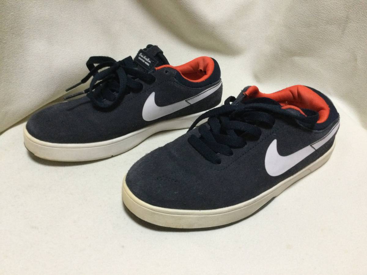 C2343　NIKE　ブラック＆レッド　スニーカー　２３㎝_画像3