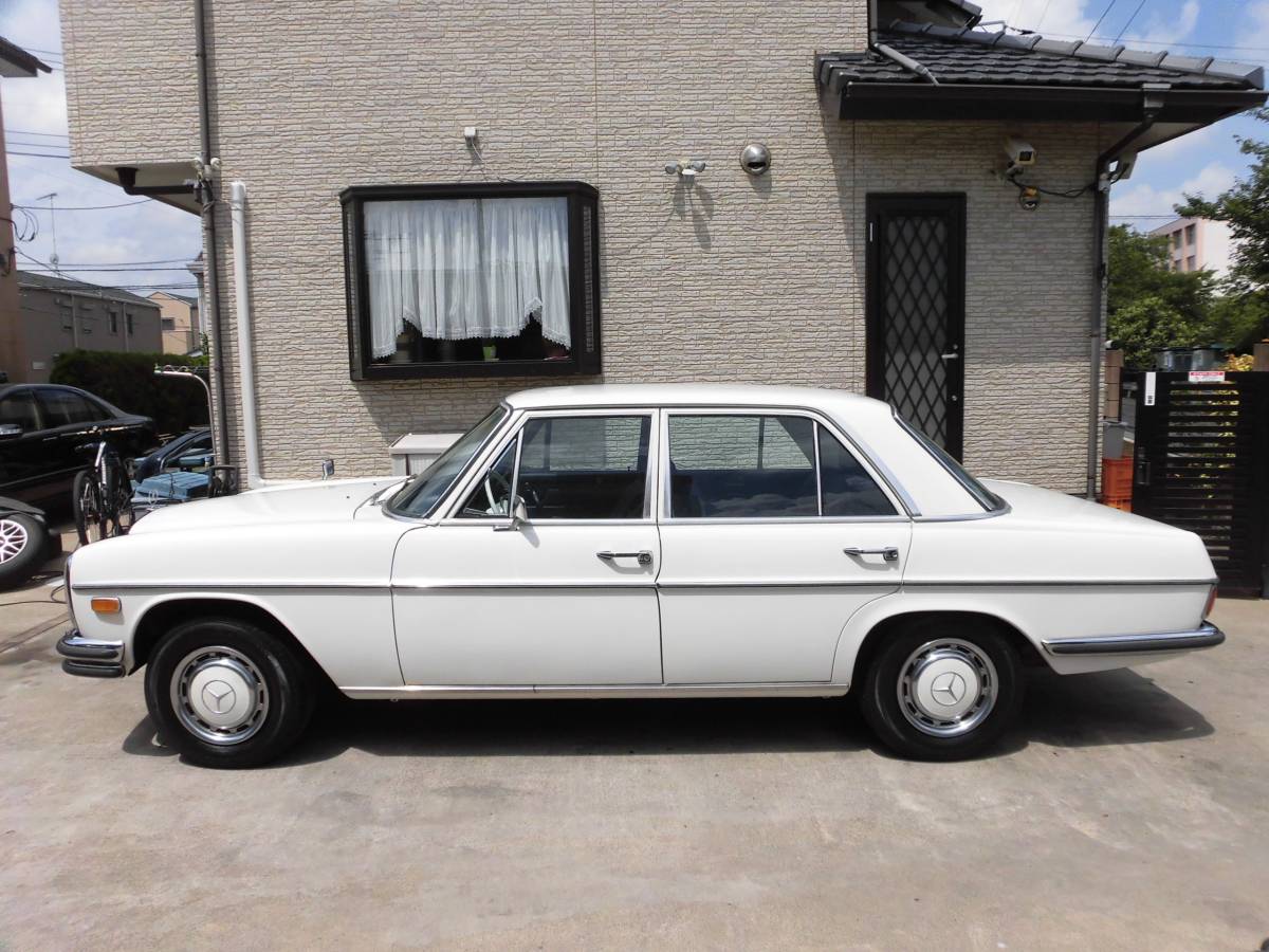  outright sales! attention times staggering! stylish! beautiful! W114 length eyes Mercedes Benz 280 left steering wheel! white! present condition sale.!