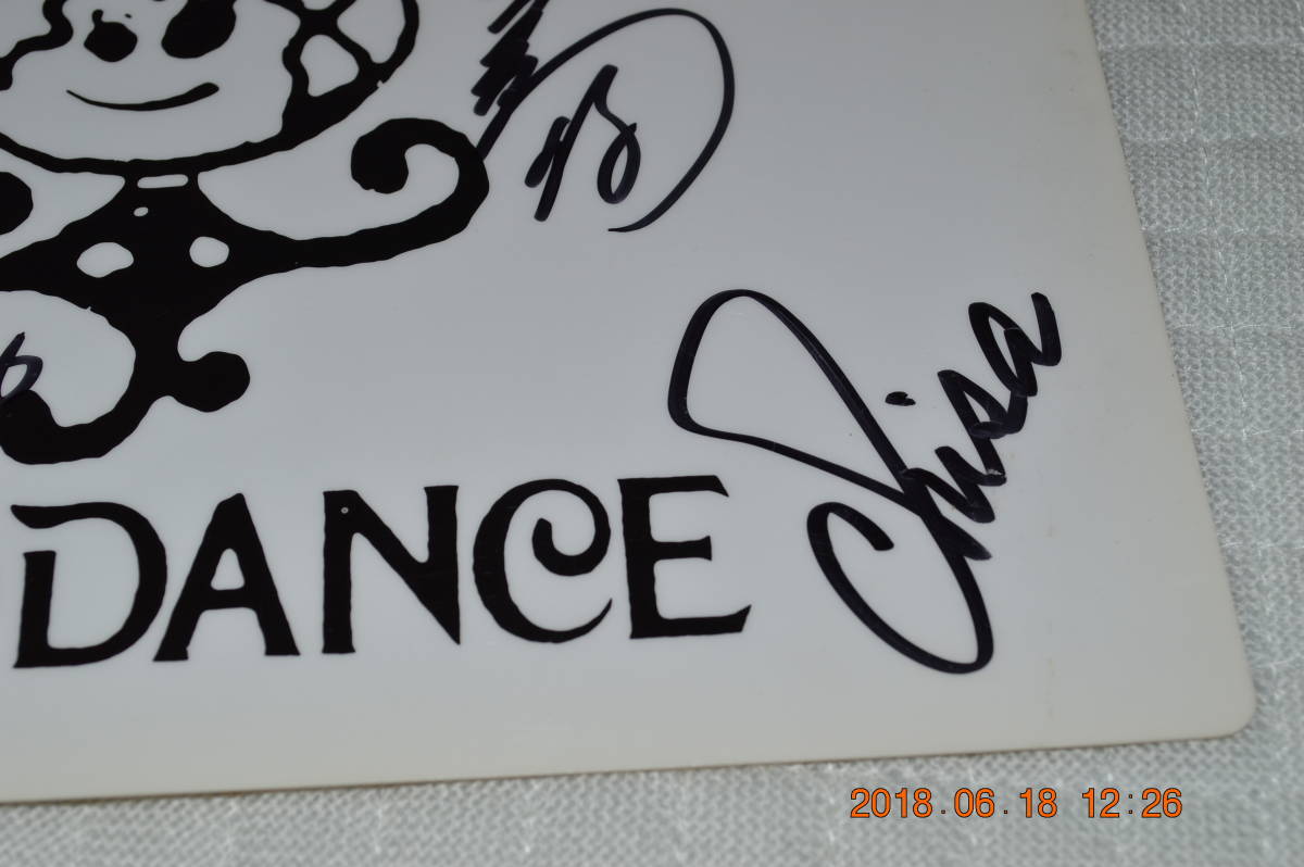  Tokyo Performance Doll / under bed (* autographed )