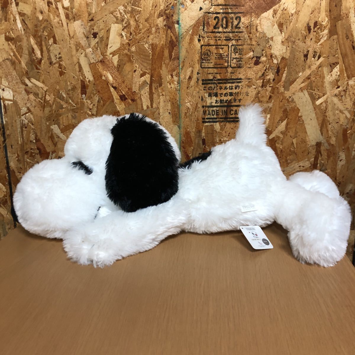 TE1】　スヌーピー ぬいぐるみ 枕　タグ付き SNOOPY クッション　キャラクターグッズ 白黒　　可愛い　ふわふわ　65センチ_画像4