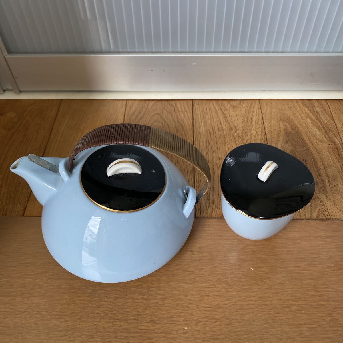 Yahoo!オークション - 東洋陶器 KOKURA WARE 急須&蓋付き湯のみ5 Yahoo!オークション - 東洋陶器 KOKURA WARE 急須&蓋付き湯のみ5