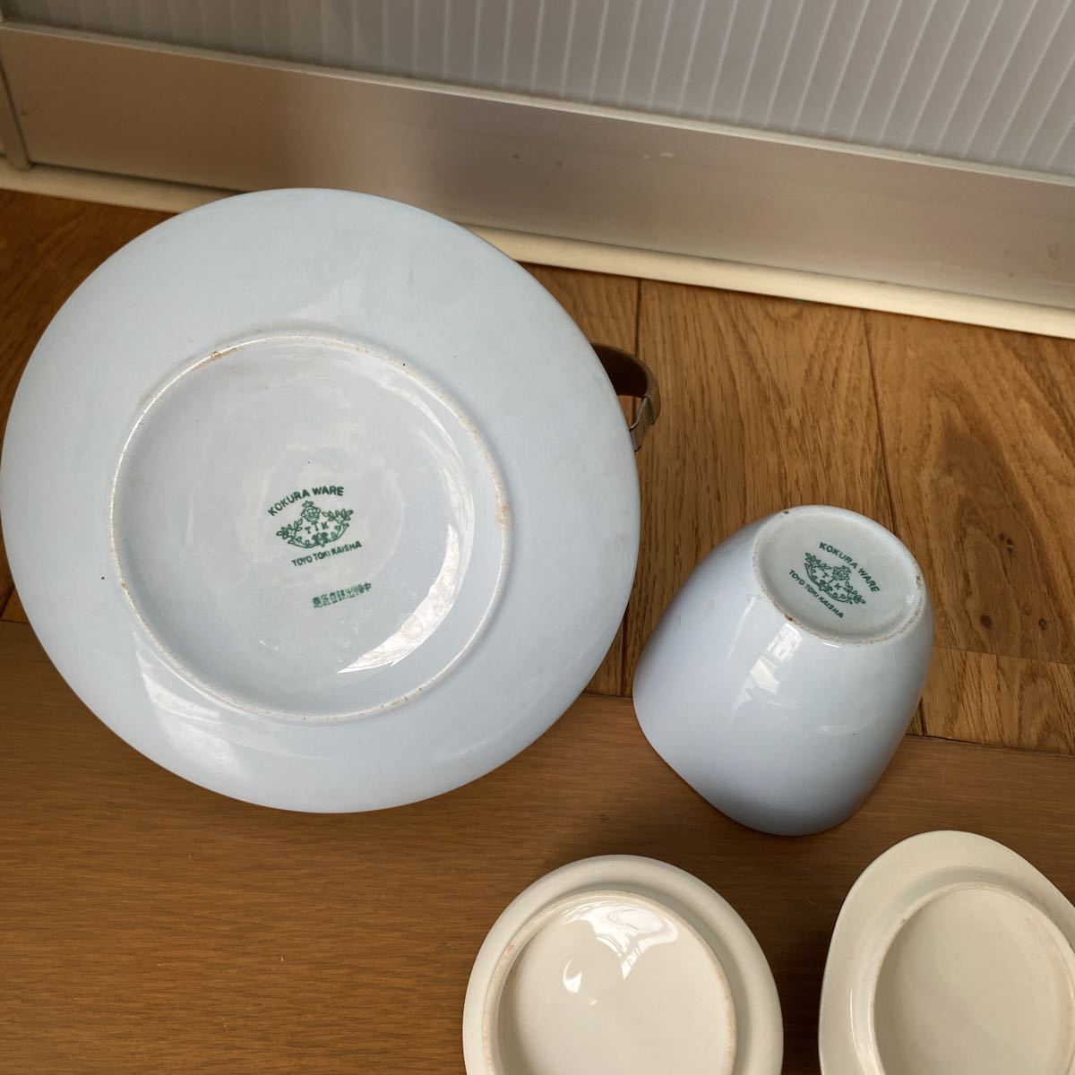 Yahoo!オークション - 東洋陶器 KOKURA WARE 急須&蓋付き湯のみ5 Yahoo!オークション - 東洋陶器 KOKURA WARE 急須&蓋付き湯のみ5