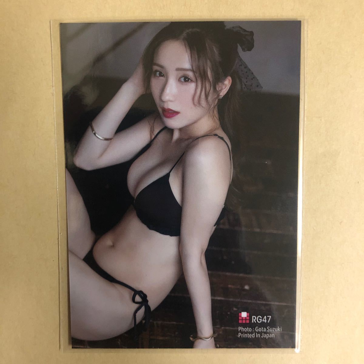 伊藤愛真 トレカ アイドル グラビア カード 水着 ビキニ RG47 タレント トレーディングカード_画像1