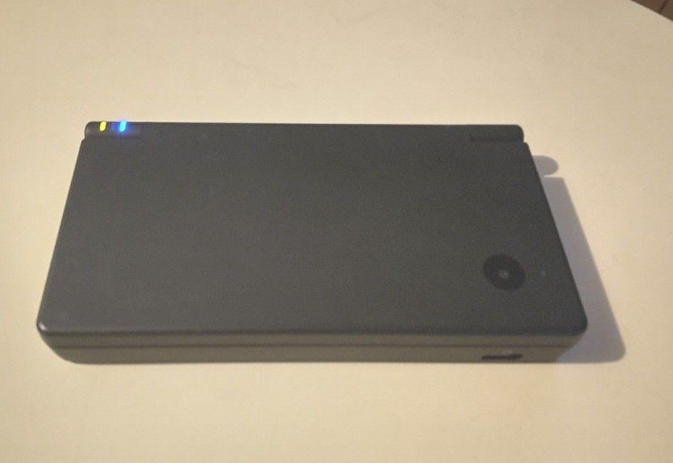 【すぐ遊べる中古品】動作確認済 ニンテンドーDSi ブラック 本体 充電器付き 