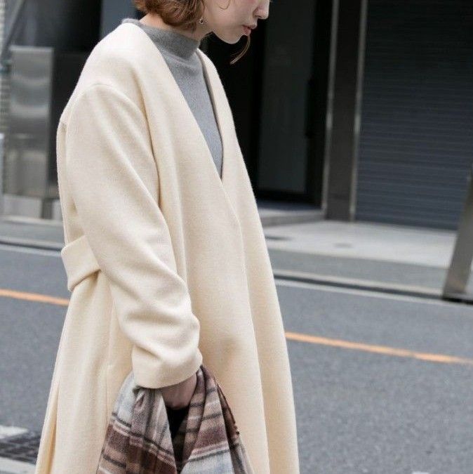 アーバンリサーチロッソ秋冬ナチュラル軽暖バックプリーツV アーバンリサーチロッソ秋冬ナチュラル軽暖バックプリーツV