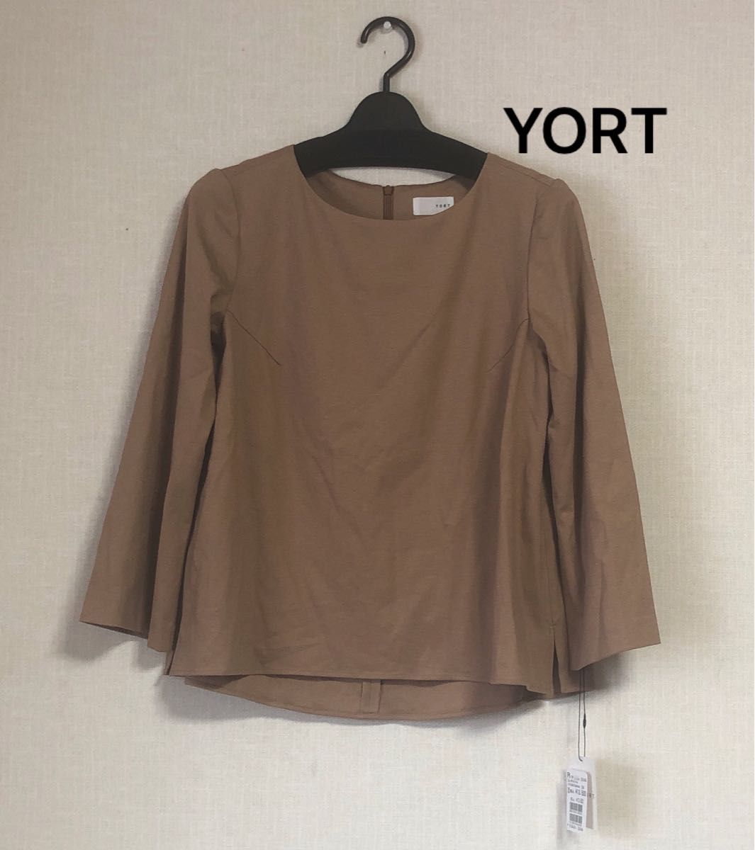 新品タグ付13500円 YORT カットソー デザイントップス