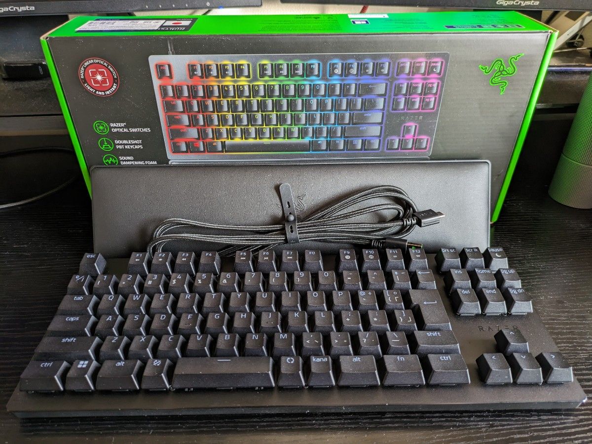 Razer Huntsman V2 TKL リニアオプティカルスイッチ 赤軸 日本語配列