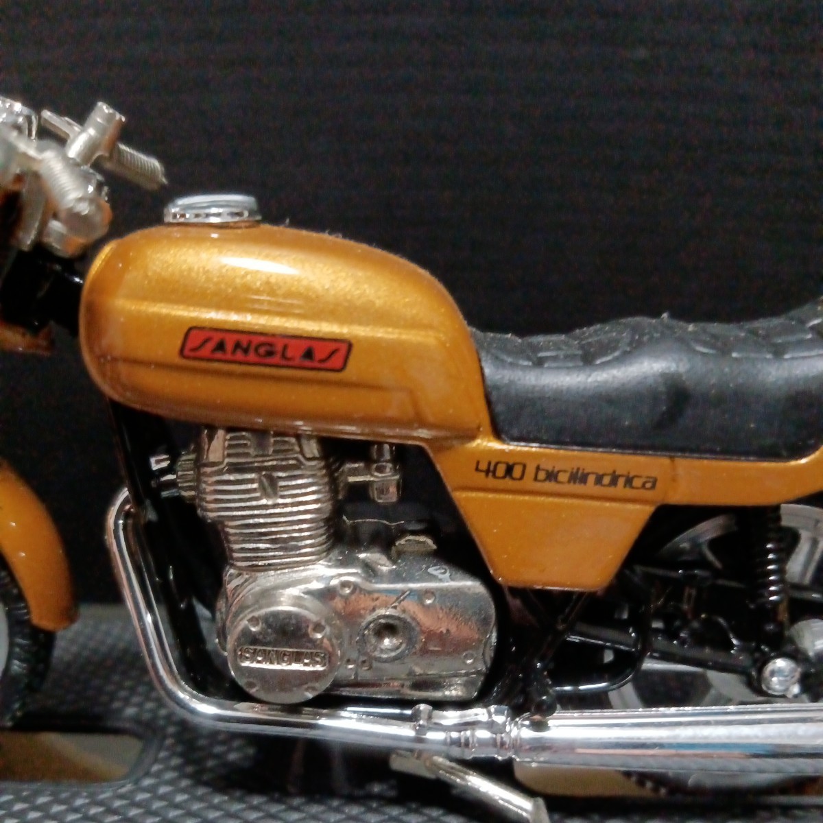 ● サングラス「1/24 SANGLAS 400Y」バイク　ミニカー　スペイン　1980