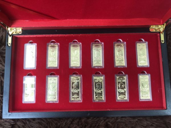 毛澤東紀念金鈔Kojo硬幣獎牌盒12件 原文:毛沢東 記念　金鈔　金条　コイン メダル 箱付け 12枚