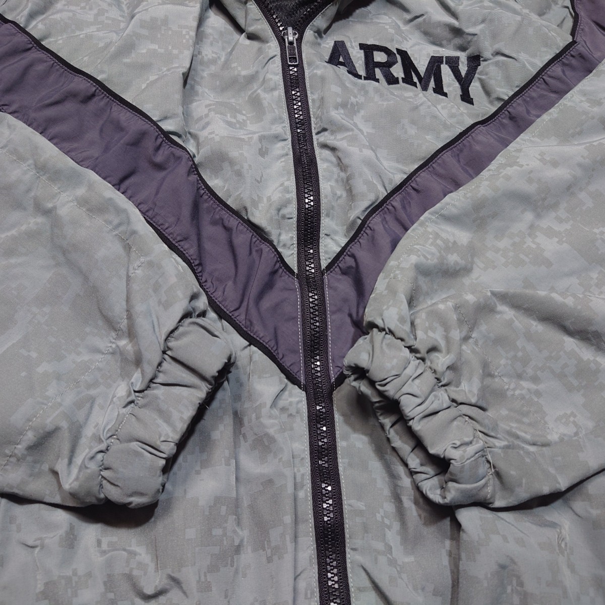 US ARMY　ビッグロゴ刺繍　デジカモ　トレーニングジャケット　古着　ミリタリー　アーミー_画像6