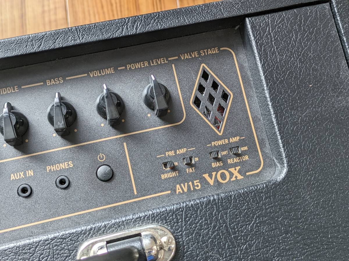 VOX AV15 真空管 ギターアンプ スピーカー交換済み CELESTION Eight15/8Ω