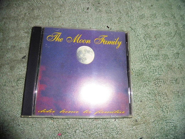 Y155 CD the moon family 　Familia De La Luna　1998年 全8曲入り 盤特に目立った傷はありません 海外版(輸入盤)_画像1