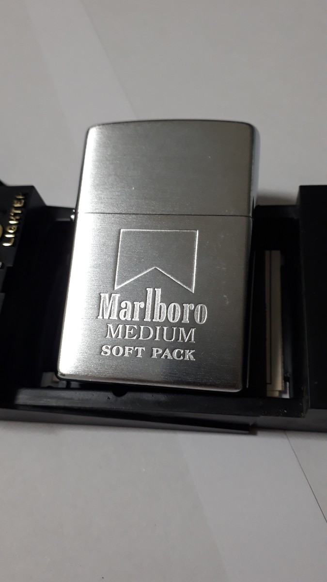 生まれのブランドで 未使用品 Marlboro MEDIUM Zippo マルボロ