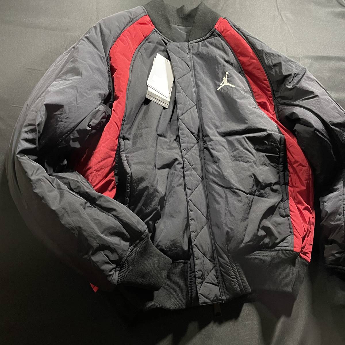 新品 NIKE JORDAN MA-1 JACKET Lsize リバーシブル ナイキ ジョーダン エムエー1 ジャケット 黒 赤 中綿 ダウン  スタジャン 保温 ウーブン