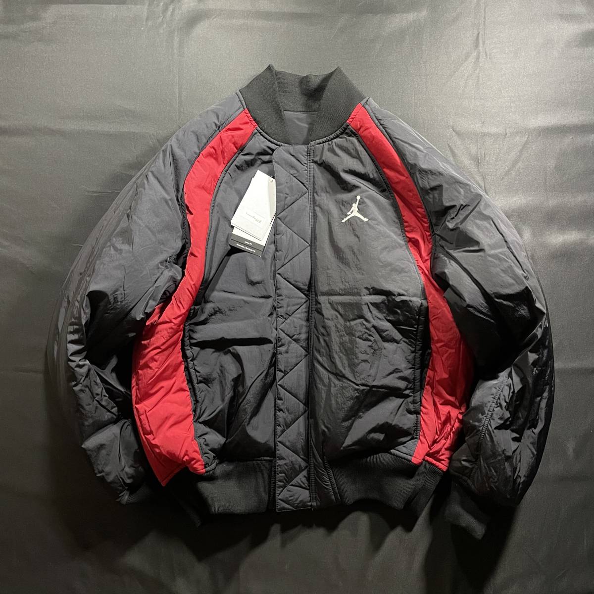 新品 NIKE JORDAN MA-1 JACKET Lsize リバーシブル ナイキ ジョーダン エムエー1 ジャケット 黒 赤 中綿 ダウン  スタジャン 保温 ウーブン