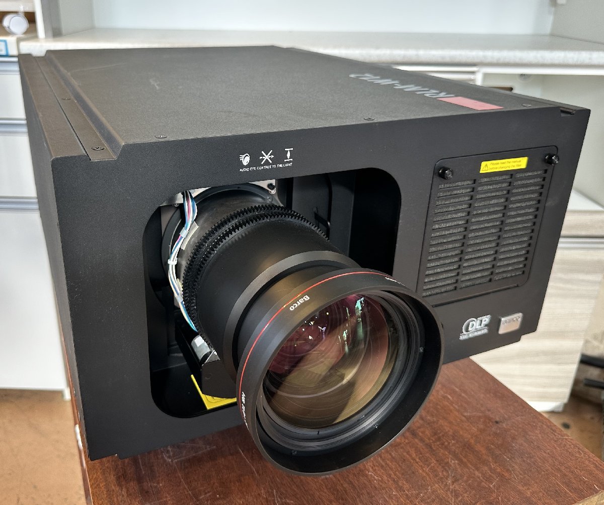 2013年製品？ Barco RLM-W12 デジタル プロジェクター 11500lm ランプ610時間 HB TLD ZOOM SXGA (1.5-2.0):1 Lens 動作品_画像1