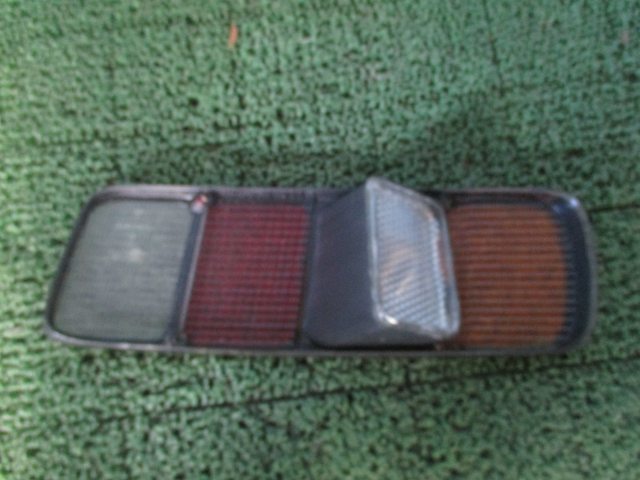 ** Porsche 928 left tail lens **