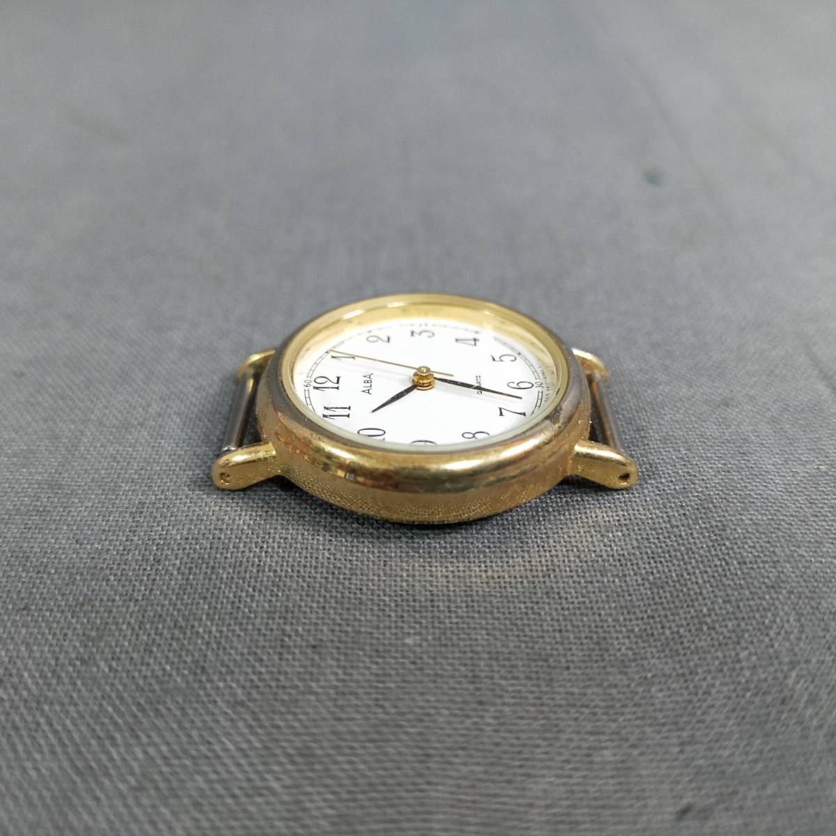 5510/18　GJ52439　ALBA　QUARTZ　V515-6420　3針　ホワイト×ゴールドカラー　腕時計　フェイスのみ　セイコー　アルバ_画像4