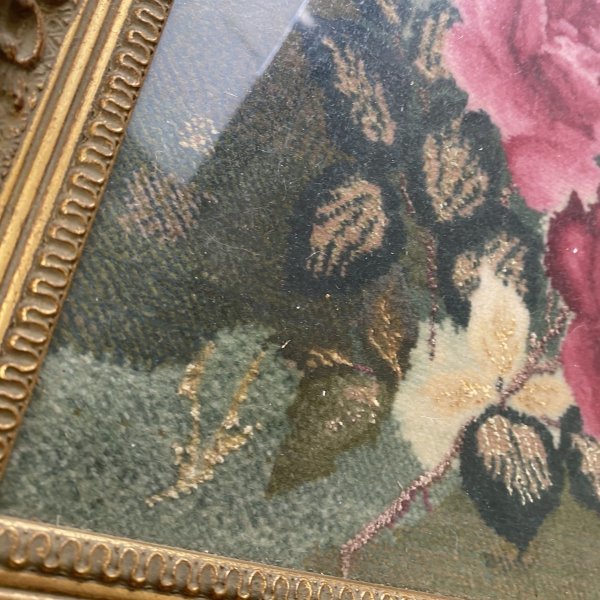 G1004 タグ付 ペルシャ絨毯　タブリーズウール 薔薇の絵 毛100%　イラン産　額　MUSEO（ミュゼオ）フジライトカーペット　額36× 44㎝_画像2