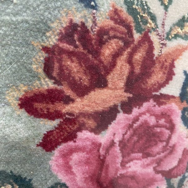 G1004 タグ付 ペルシャ絨毯　タブリーズウール 薔薇の絵 毛100%　イラン産　額　MUSEO（ミュゼオ）フジライトカーペット　額36× 44㎝_画像4