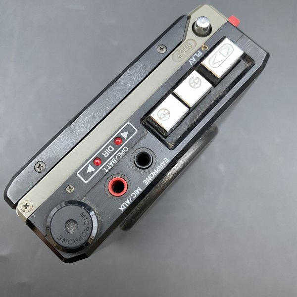 G1027 AIWA TP-37 ポータブルカセットプレーヤー カセットレコーダー アイワ オーディオ機器　動作未確認_画像3