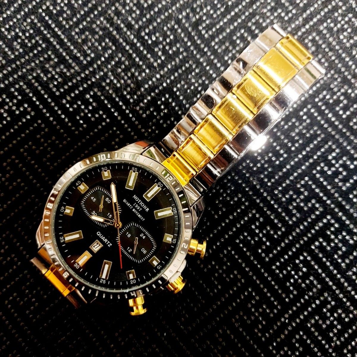 コンビ●メンズ腕時計デイトビジネススーツビッグフェイスカジュアル黒金電池式 高品質 日本未発売