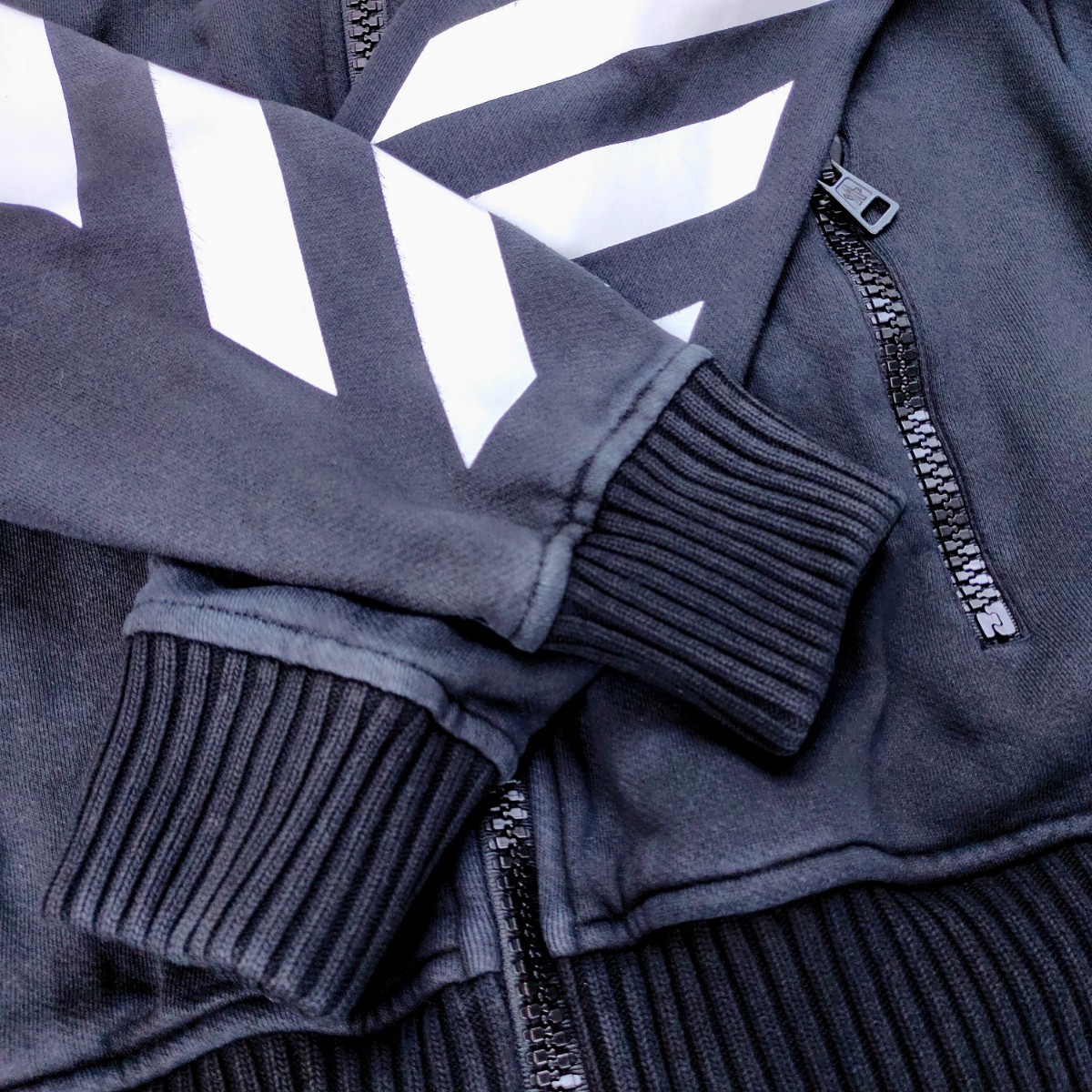 希少コラボ・正規品】MONCLER×Off-White モンクレール×オフ 希少コラボ・正規品】MONCLER×Off-White モンクレール×オフ