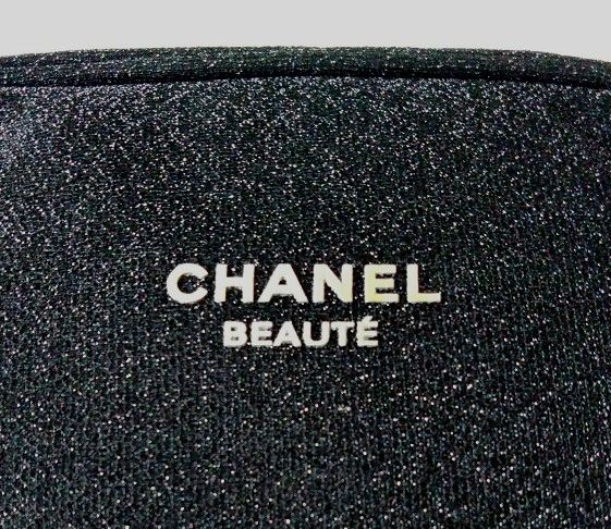 CHANEL シャネル 2020年ホリデー限定ノベルティバッグ 黒ポーチ CHANEL シャネル 2020年ホリデー限定ノベルティバッグ 黒ポーチ