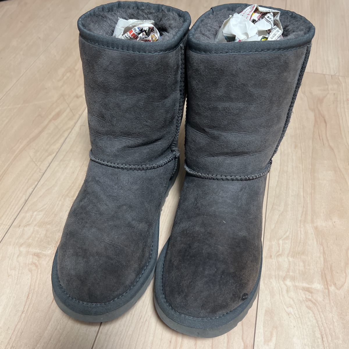 24.5センチ　UGG W CLASSIC SHORT5825W／GREY ムートンブーツ UGG australia アグ MADE IN CHINA 中国製_画像1