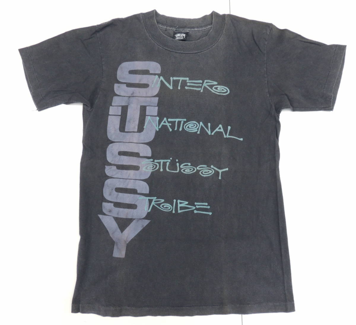 ◆ 80S VINTAGE 黒タグ USA製 STUSSY ステューシー INTERNATIONAL TRIBE 半袖 Tシャツ Mサイズ MEDIUM 褪色ブラック グレー系の画像1