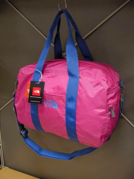 新品 海外限定 ノースフェイス ピンク×青 ショルダー 2WAY ダッフル ボストン バッグ 旅行鞄_画像1