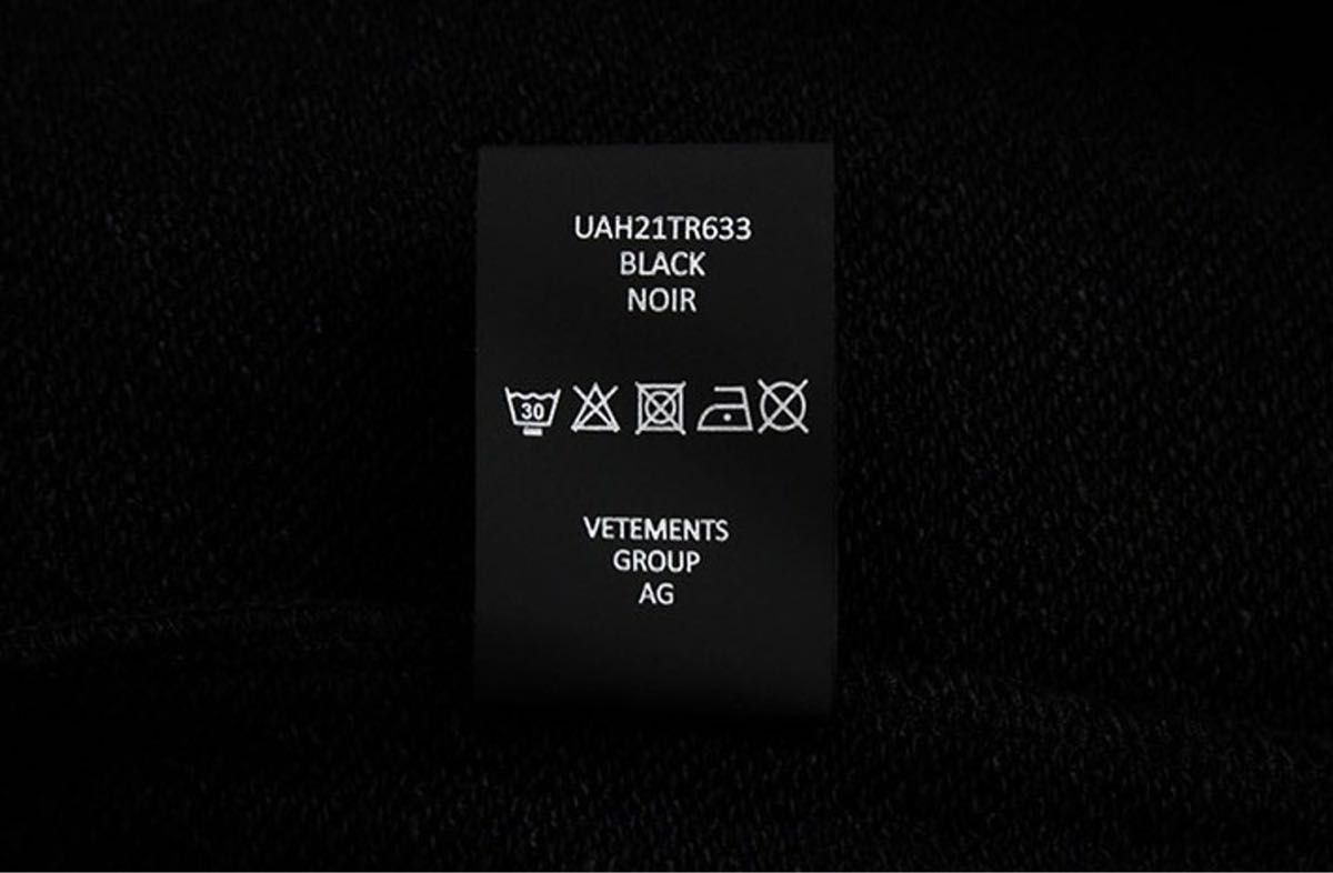 VETEMENTS ヴェトモン クリスタルロゴ プルオーバー ライン VETEMENTS ヴェトモン クリスタルロゴ プルオーバー ライン