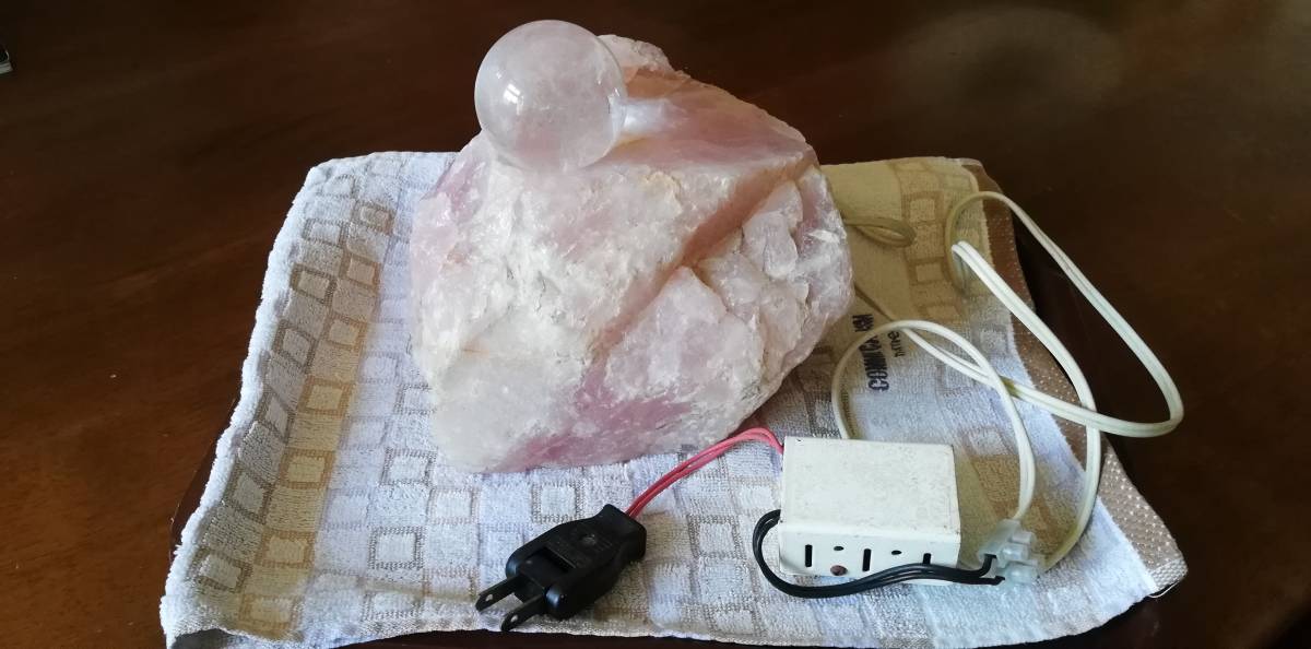 ローズクォーツ　4kg　パワーストーン　水晶　オブジェ　水晶玉55㎜付き　自然石【送料無料】