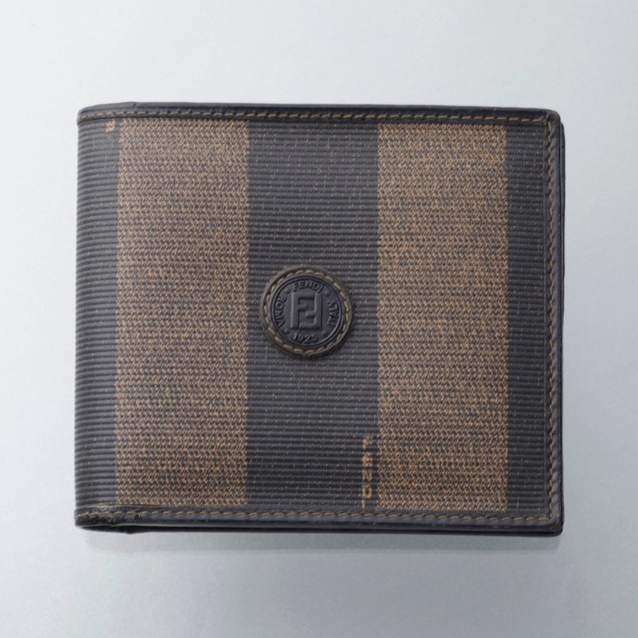 人気の贈り物が 生地&本革 ペカン フェンディ K3546M 二つ折 ITALY製 財布 女性用財布
