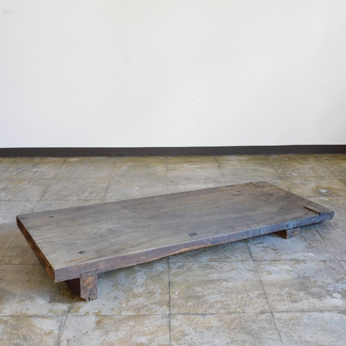 ケヤキ一枚板の裁板・ローボード HK-a-03028 / 欅 無垢材 木製 裁ち板 展示台 花台 ローテーブル